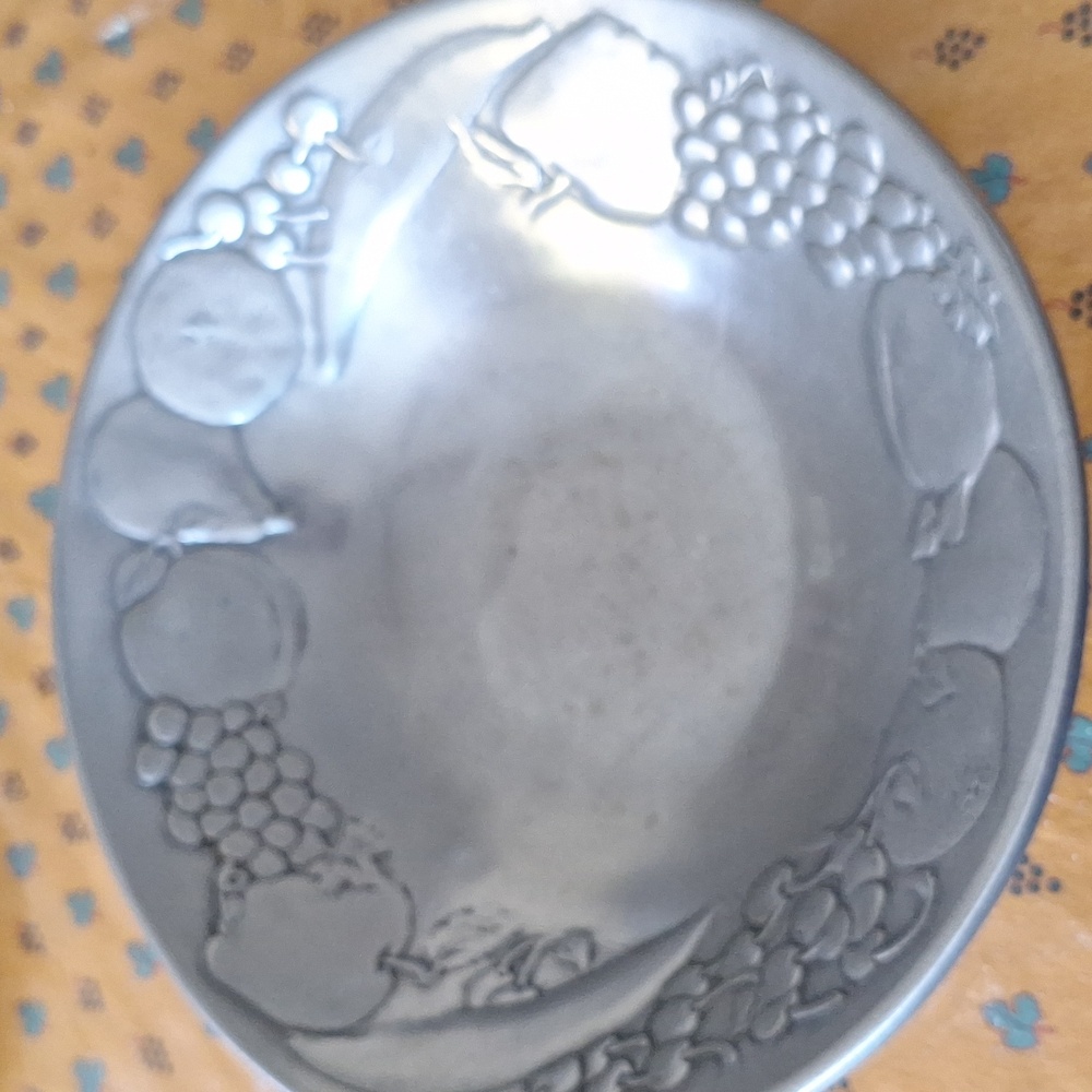 Vtg Wilton Armetale Metal Fruit Bowl